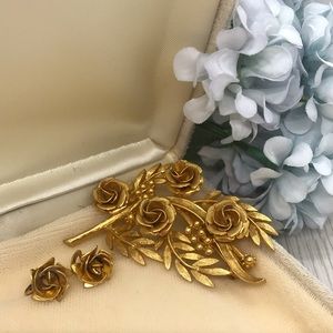 VINTAGE | Golden-Tone Coro-Rose Brooch 🥀
